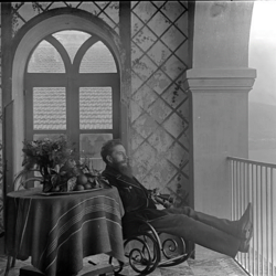 Ein privater Moment: Röntgen auf der Veranda des Hotels Bellevue in Cadenabbia, Italien (1896)